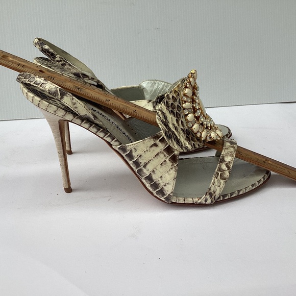 Manolo Blahnik Ronda Snake Embellished Slingback Heels 38.5 / 8 - Picture 6 of 12